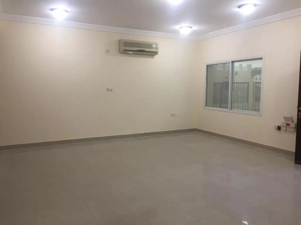 Residential Property 4 Bedrooms U/F Villa in Compound  for rent in Al Wakrah #16472 - 2  image 