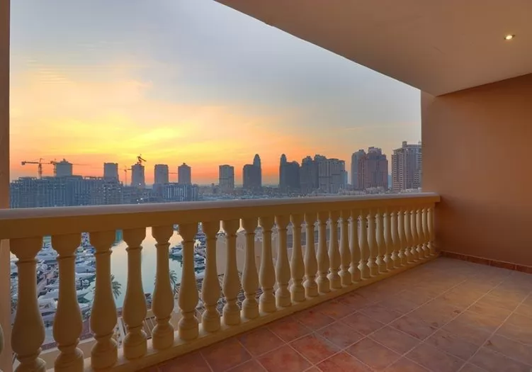 yerleşim Hazır Mülk 2 yatak odası S/F Apartman  kiralık içinde Al Sadd , Doha #16509 - 1  image 