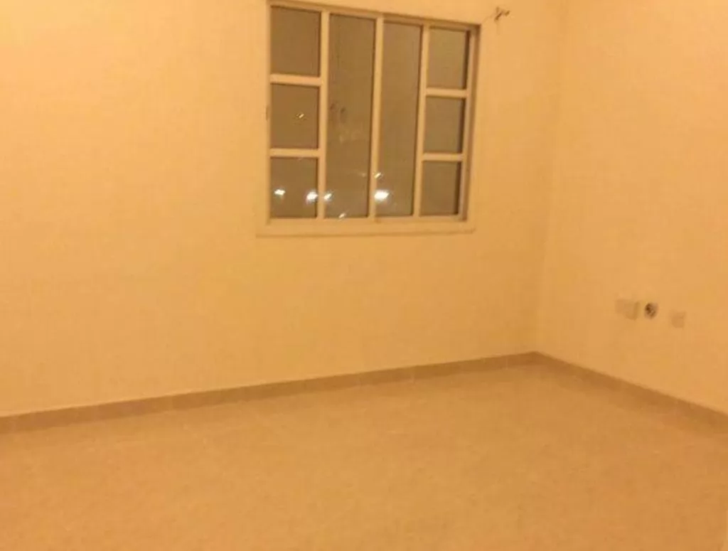 Residential Ready Property 1 Bedroom U/F Apartment  for rent in Al-Salata , Doha-Qatar #16538 - 2  image 