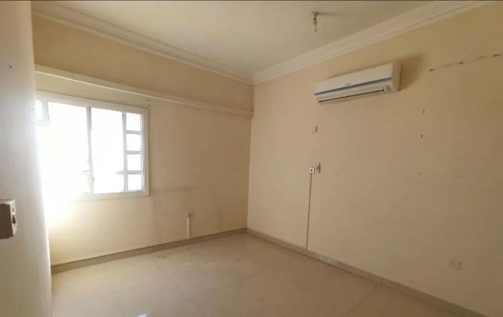 Residential Ready Property 1 Bedroom U/F Apartment  for rent in Al Sadd , Doha #16539 - 2  image 