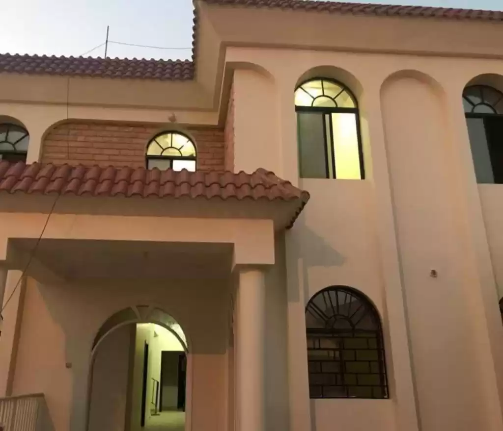 Residential Ready Property Studio U/F Apartment  for rent in Al Sadd , Doha #16541 - 1  image 
