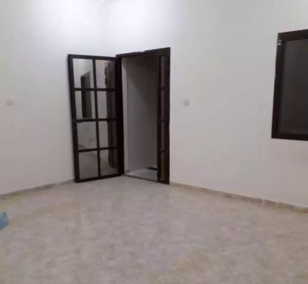 سكني عقار جاهز ستوديو غير مفروش شقة  للإيجار في الدوحة #16542 - 1  صورة 