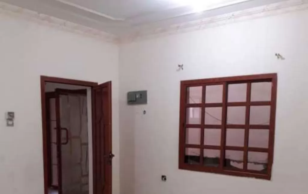 Residential Ready Property 1 Bedroom U/F Apartment  for rent in Al-Maamoura , Doha-Qatar #16547 - 1  image 