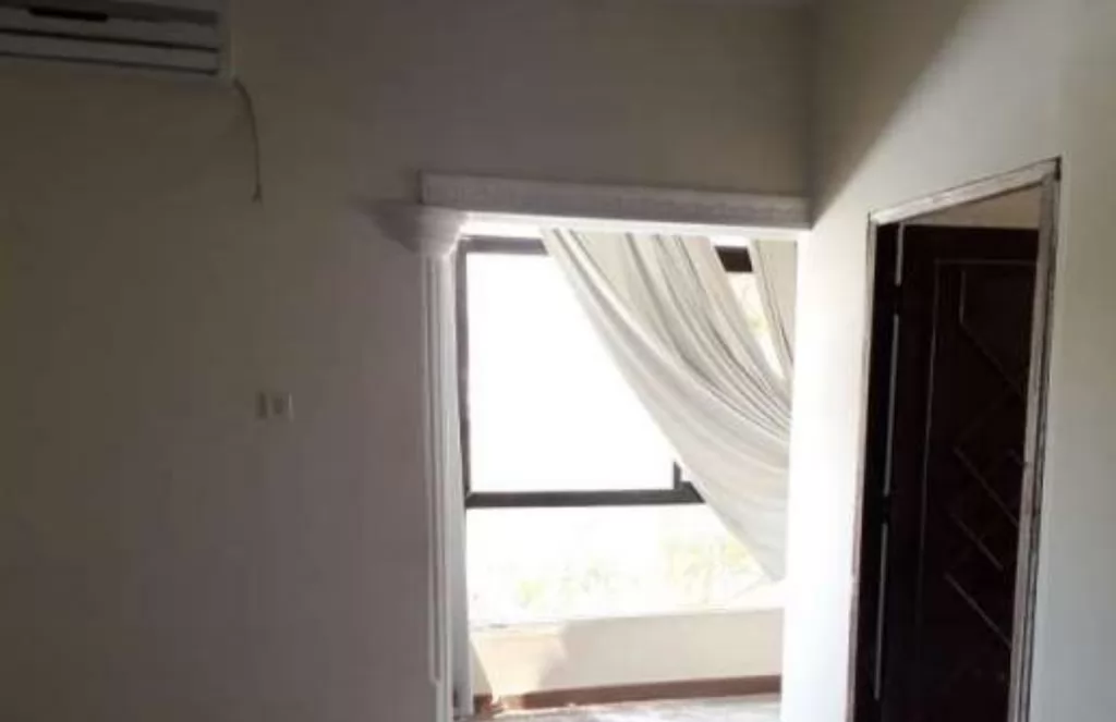 Residential Ready Property 1 Bedroom U/F Apartment  for rent in Al-Maamoura , Doha-Qatar #16548 - 1  image 