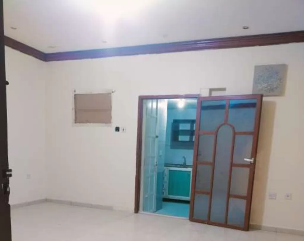 Residential Ready Property 1 Bedroom U/F Apartment  for rent in Al-Maamoura , Doha-Qatar #16558 - 1  image 