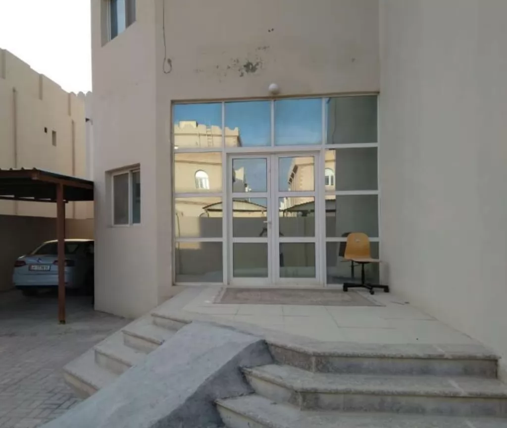 سكني عقار جاهز 1 غرفة  غير مفروش شقة  للإيجار في الدوحة #16564 - 1  صورة 