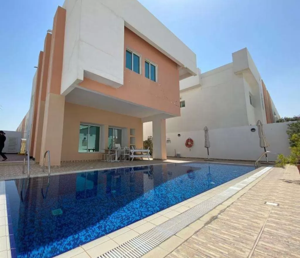 Residential Ready Property 3 Bedrooms U/F Villa in Compound  for rent in Doha-Qatar #16572 - 1  image 