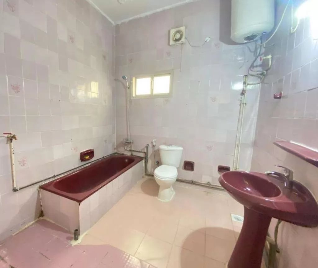 Residential Ready Property 1 Bedroom U/F Apartment  for rent in Old-Airport , Doha-Qatar #16582 - 1  image 