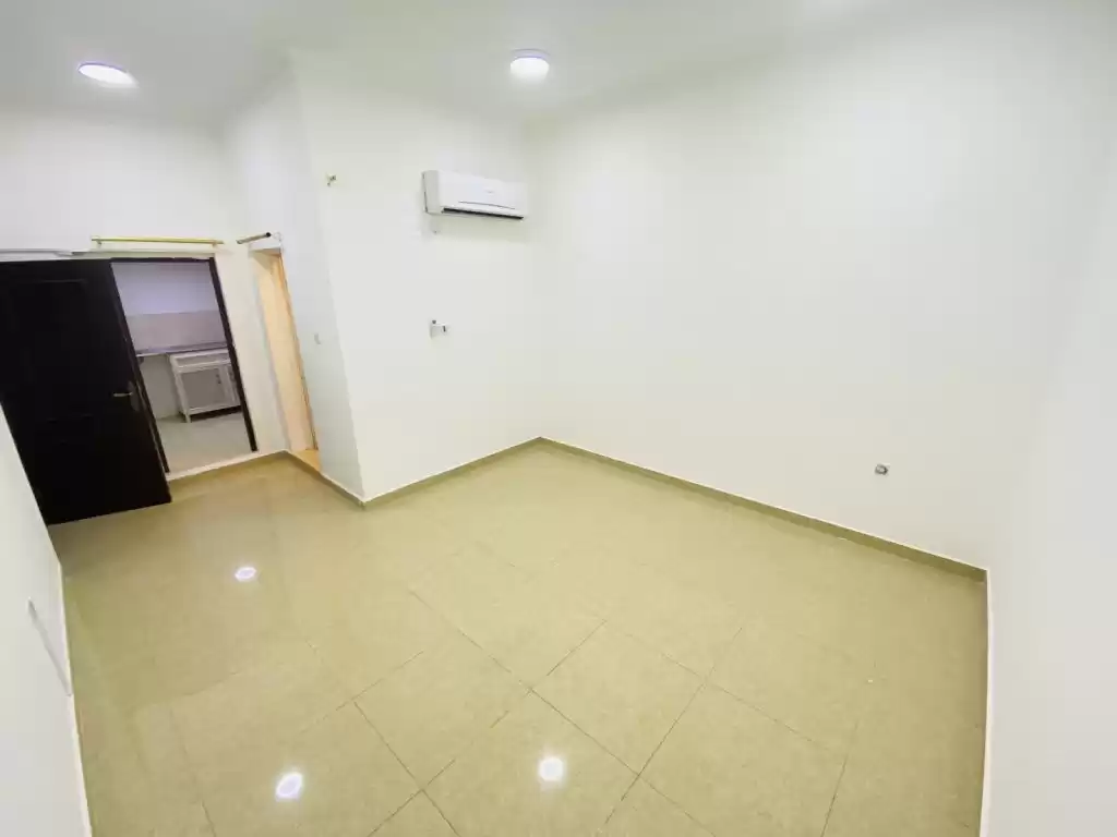 Жилой Готовая недвижимость Студия Н/Ф Квартира  в аренду в Аль-Садд , Доха #16592 - 1  image 