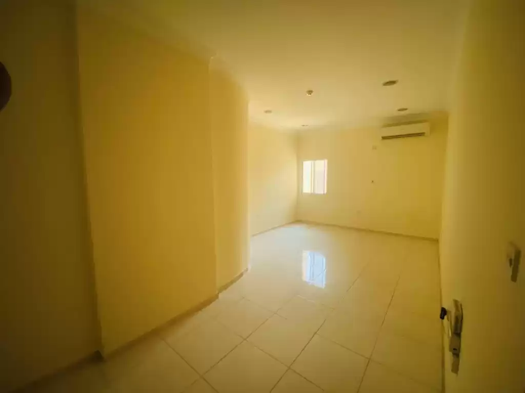 yerleşim Hazır Mülk 2 yatak odası U/F Apartman  kiralık içinde Al Sadd , Doha #16595 - 1  image 