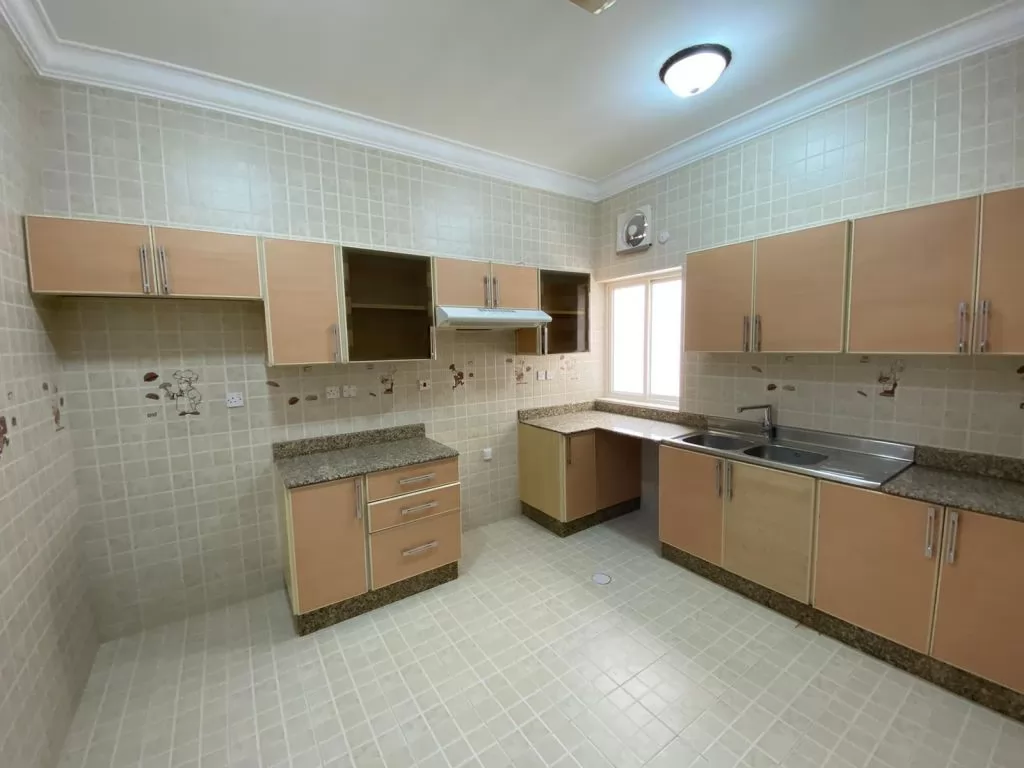 Residential Property 3 Bedrooms U/F Apartment  for rent in Old-Airport , Doha-Qatar #16598 - 3  image 