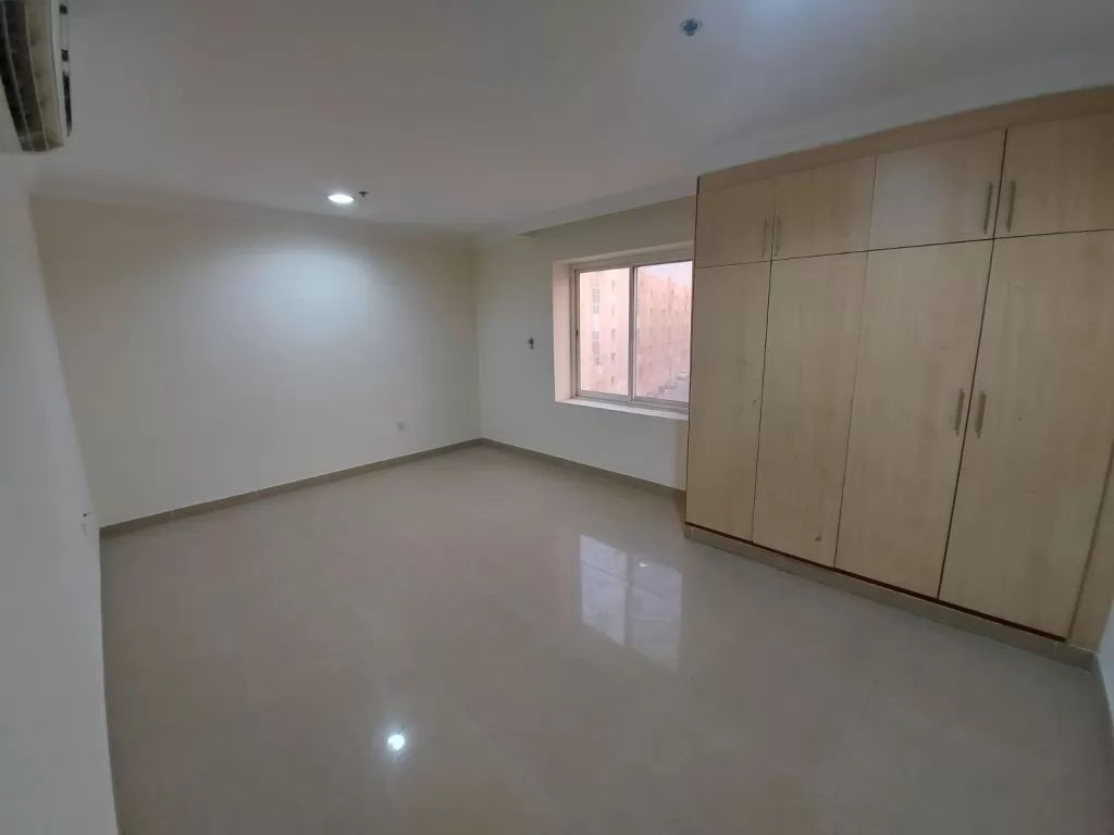 yerleşim Hazır Mülk 2 yatak odası U/F Apartman  kiralık içinde Doha #16600 - 1  image 