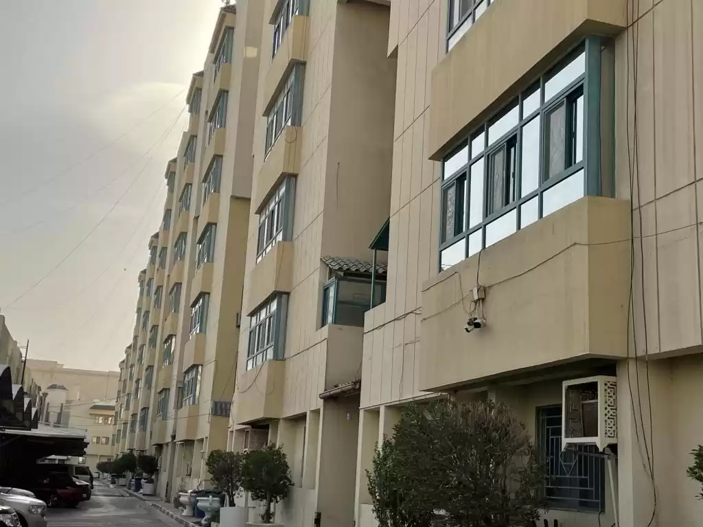 Residential Ready Property 3 Bedrooms U/F Apartment  for rent in Al Sadd , Doha #16604 - 1  image 