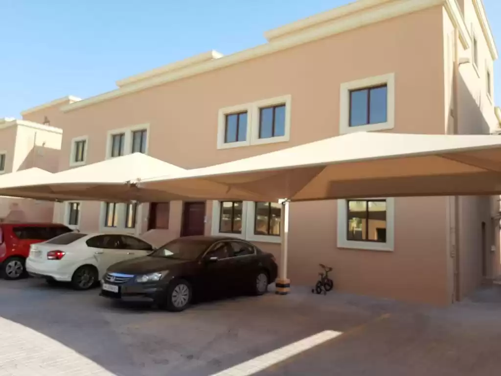 Жилой Готовая недвижимость 1 спальня Н/Ф Вилла в комплексе  в аренду в Доха #16612 - 1  image 