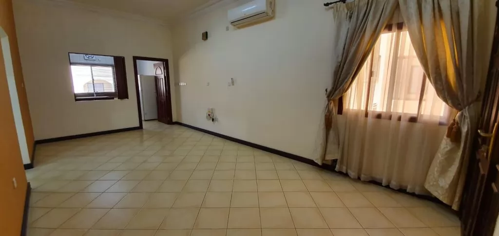 Residential Property 3 Bedrooms S/F Apartment  for rent in Old-Airport , Doha-Qatar #16634 - 1  image 