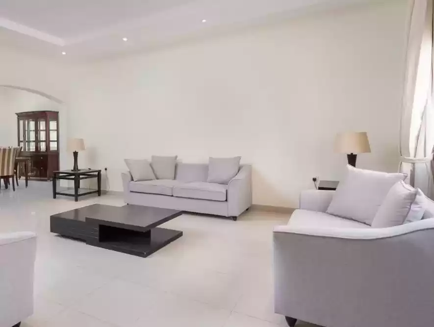 Wohn Klaar eigendom 3 + Magd Schlafzimmer F/F Villa in Verbindung  zu vermieten in Al Sadd , Doha #16643 - 1  image 