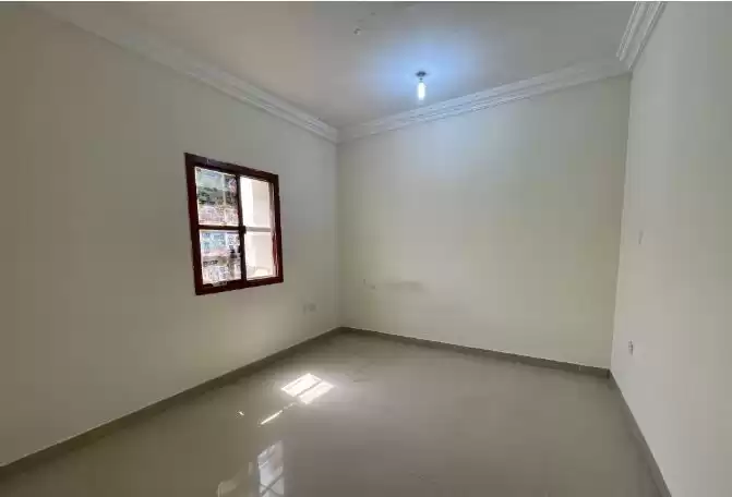 Residential Ready Property 2 Bedrooms U/F Apartment  for rent in Al Sadd , Doha #16664 - 1  image 