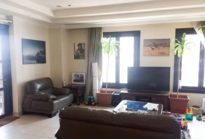 Residential Ready Property 2 Bedrooms S/F Apartment  for rent in The-Pearl-Qatar , Doha-Qatar #16682 - 1  image 