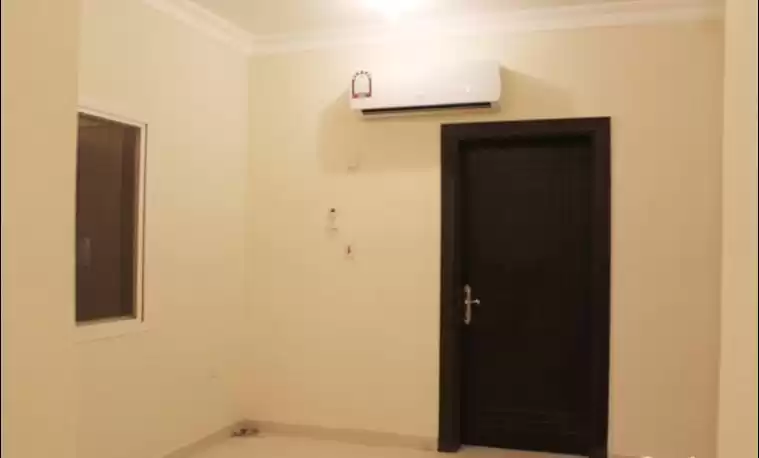Wohn Klaar eigendom 2 Schlafzimmer U/F Wohnung  zu vermieten in Al Sadd , Doha #16690 - 1  image 