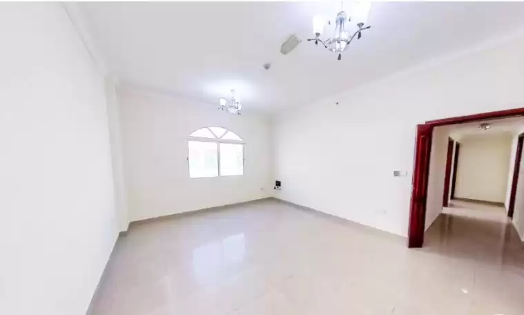 Wohn Klaar eigendom 2 Schlafzimmer U/F Wohnung  zu vermieten in Al Sadd , Doha #16698 - 1  image 