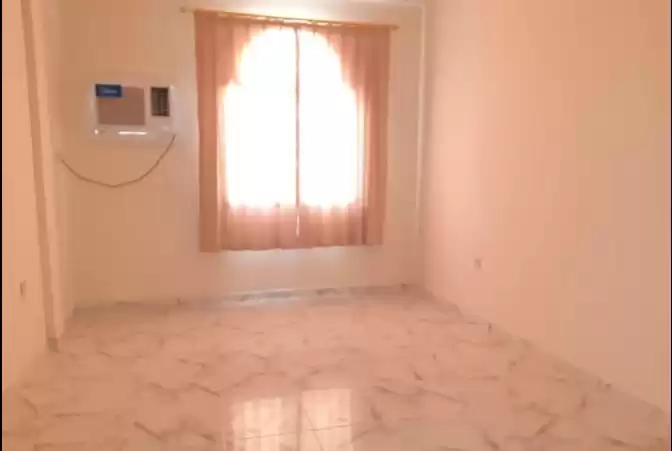 Жилой Готовая недвижимость 1 спальня Н/Ф Квартира  в аренду в Аль-Садд , Доха #16704 - 1  image 