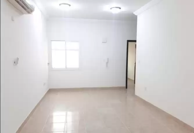 Wohn Klaar eigendom 2 Schlafzimmer U/F Wohnung  zu vermieten in Al Sadd , Doha #16706 - 1  image 