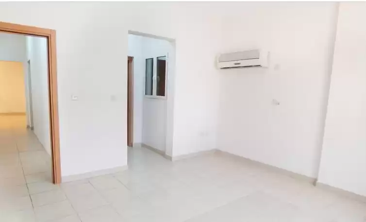 Residential Ready Property 2 Bedrooms U/F Apartment  for rent in Al Sadd , Doha #16715 - 1  image 