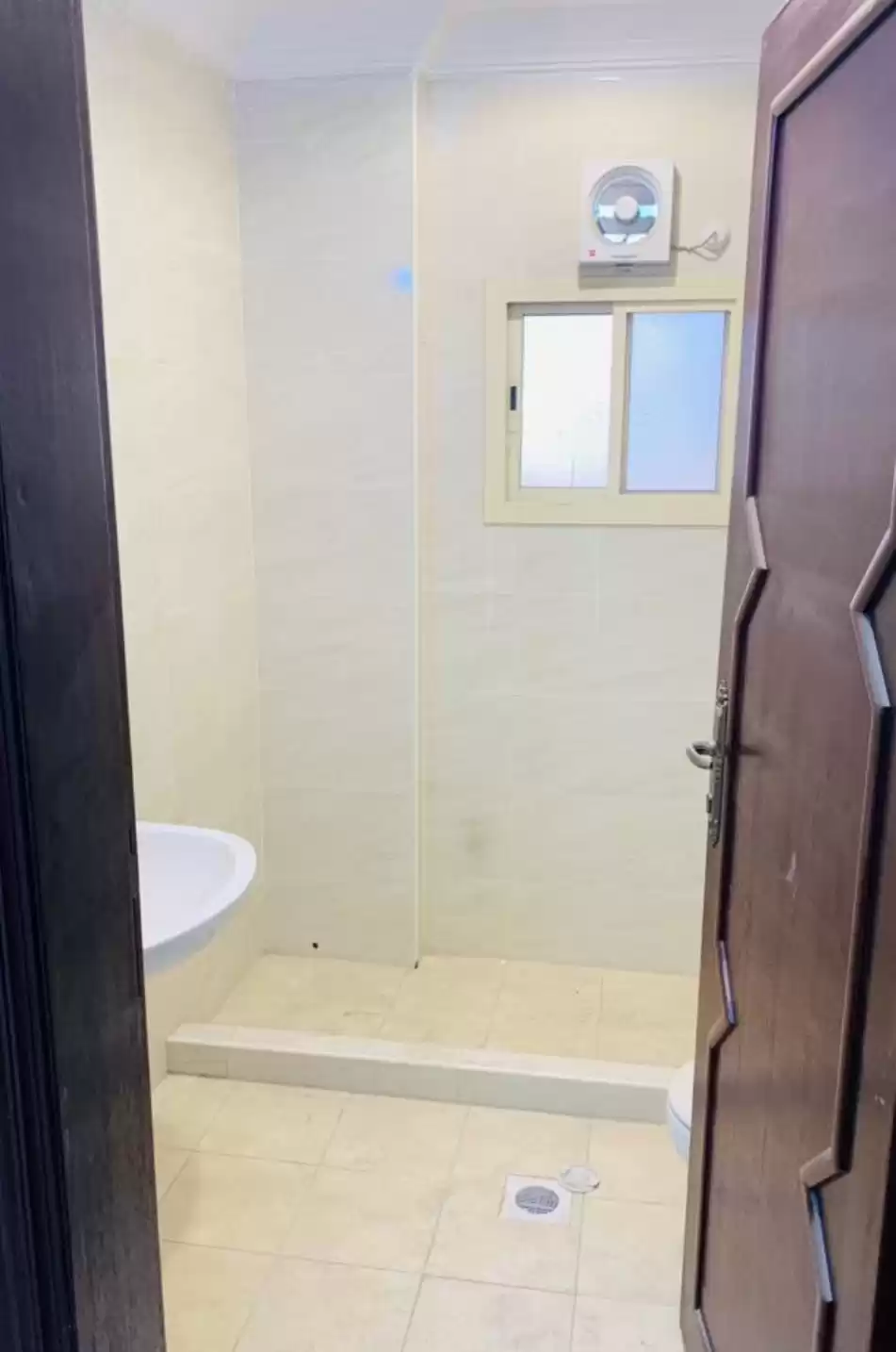 Жилой Готовая недвижимость 1 спальня Н/Ф Квартира  в аренду в Аль-Садд , Доха #16723 - 1  image 