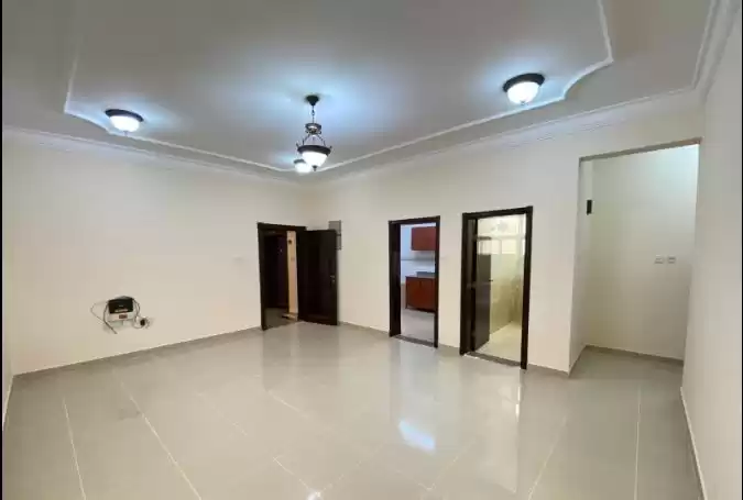 Residential Ready Property 2 Bedrooms U/F Apartment  for rent in Al Sadd , Doha #16724 - 1  image 
