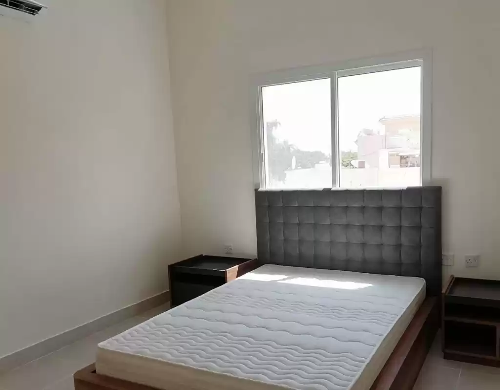 Residential Ready Property 2 Bedrooms U/F Apartment  for rent in Al Sadd , Doha #16728 - 1  image 