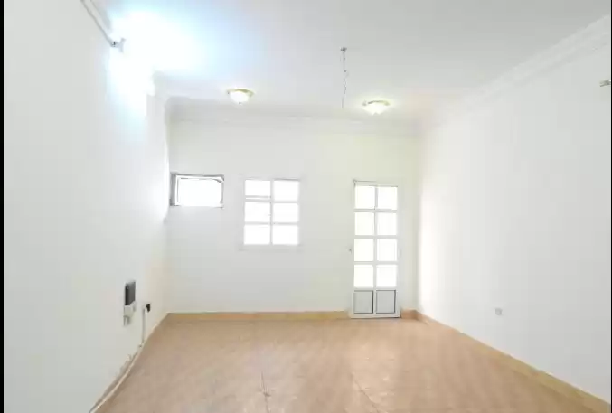 Residential Ready Property 3 Bedrooms U/F Apartment  for rent in Al Sadd , Doha #16732 - 1  image 