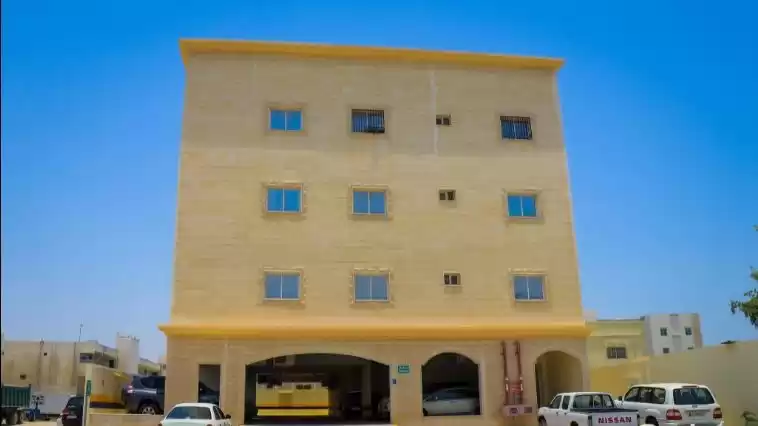 Жилой Готовая недвижимость 3 спальни Н/Ф Квартира  в аренду в Аль-Садд , Доха #16741 - 1  image 