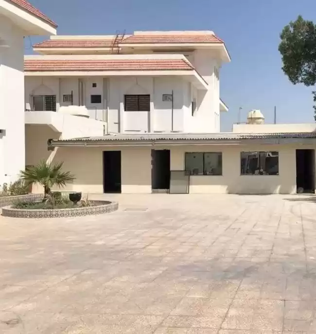 Residential Ready Property 7+ Bedrooms U/F Standalone Villa  for sale in Al Sadd , Doha #16751 - 1  image 