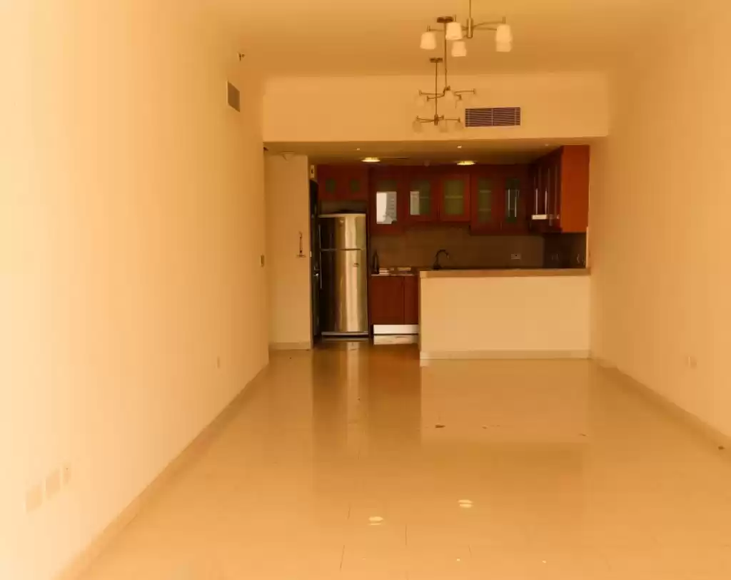 Residential Ready Property 1 Bedroom S/F Apartment  for rent in Doha #16753 - 1  image 