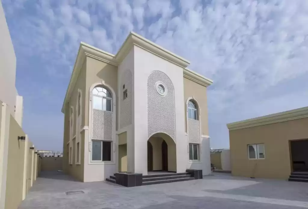Wohn Klaar eigendom 7+ Schlafzimmer U/F Alleinstehende Villa  zu verkaufen in Al Sadd , Doha #16754 - 1  image 