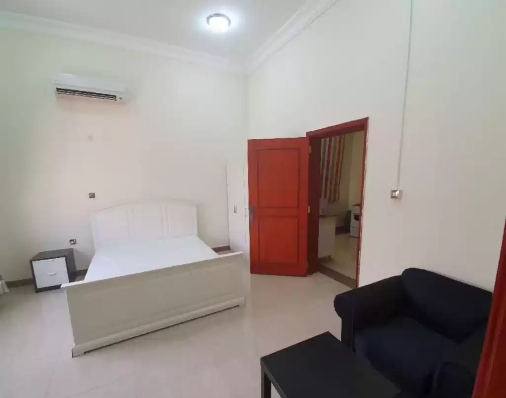 Residential Ready Property Studio U/F Apartment  for rent in Al Sadd , Doha #16761 - 1  image 