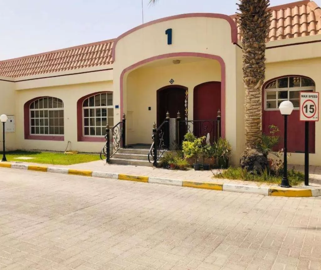 Residential Ready Property 3 Bedrooms F/F Villa in Compound  for rent in Al-Thumama , Doha-Qatar #16777 - 1  image 