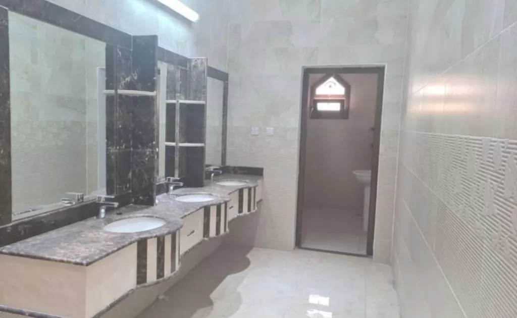 Résidentiel Propriété prête 6 chambres U / f Villa autonome  a louer au Al-Sadd , Doha #16799 - 1  image 