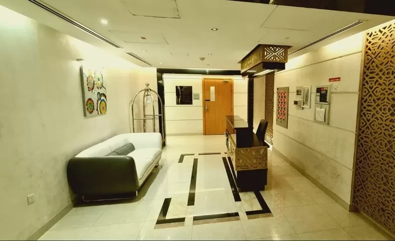 Жилой Готовая недвижимость Студия С/Ж Квартира  продается в Аль-Садд , Доха #16817 - 1  image 