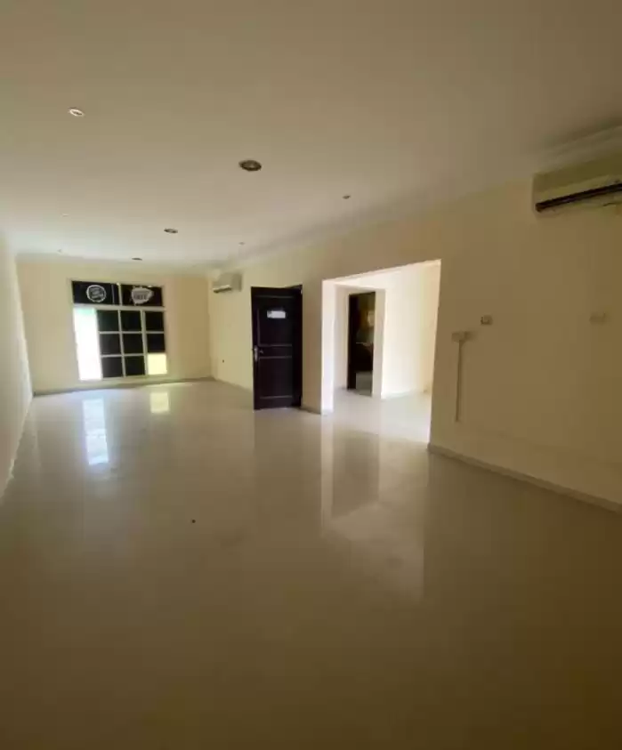 Résidentiel Propriété prête 5 chambres U / f Villa autonome  a louer au Doha #16835 - 1  image 