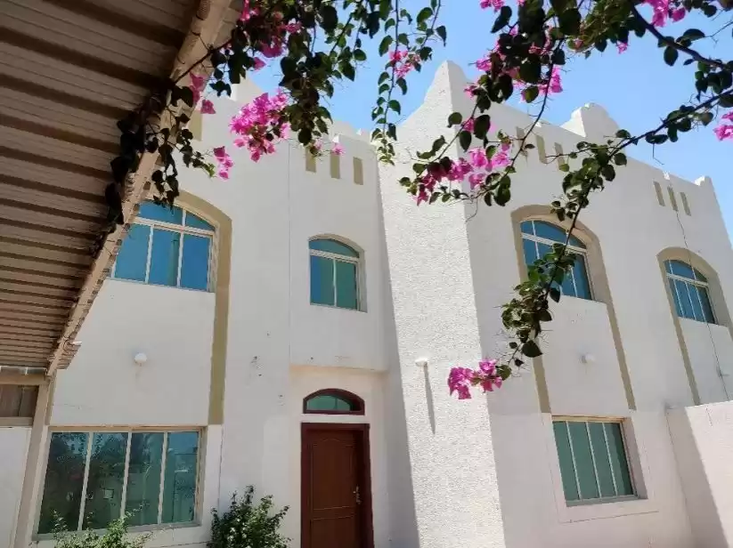 Résidentiel Propriété prête 5 chambres U / f Villa autonome  a louer au Al-Sadd , Doha #16836 - 1  image 