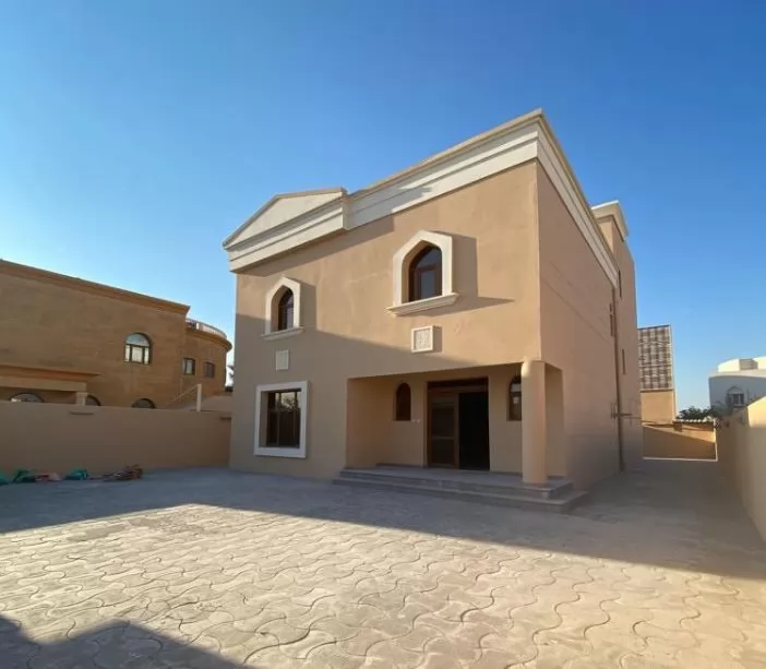 yerleşim Hazır Mülk 7 Yatak Odası U/F Müstakil Villa  kiralık içinde Al Sadd , Doha #16867 - 1  image 