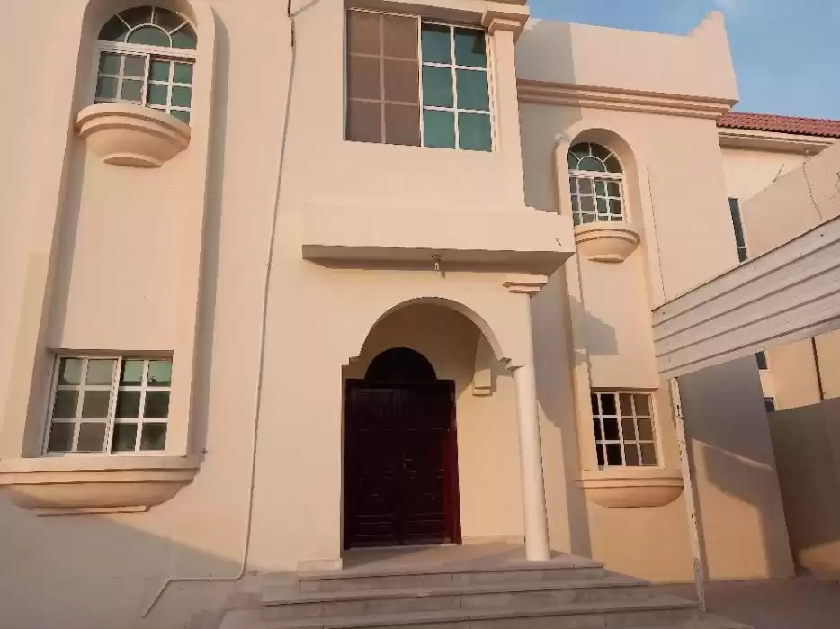Résidentiel Propriété prête 5 chambres U / f Villa autonome  a louer au Doha #16870 - 1  image 