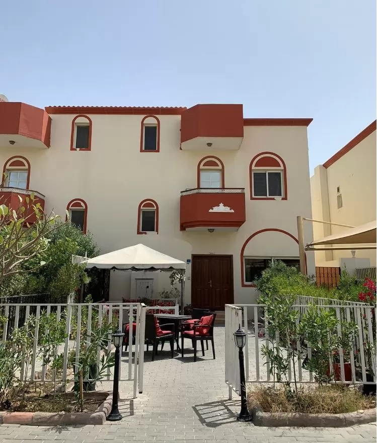 Residential Ready Property 4 Bedrooms U/F Villa in Compound  for sale in Doha-Qatar #16875 - 1  image 
