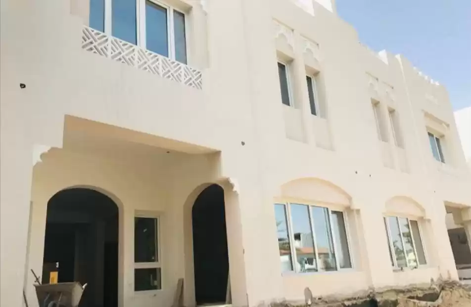 Жилой Готовая недвижимость 6 спален Н/Ф Вилла в комплексе  продается в Аль-Садд , Доха #16885 - 1  image 
