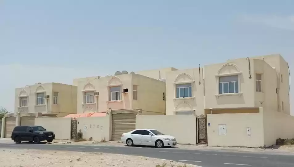 Residential Ready Property 5 Bedrooms U/F Villa in Compound  for sale in Al Sadd , Doha #16887 - 1  image 