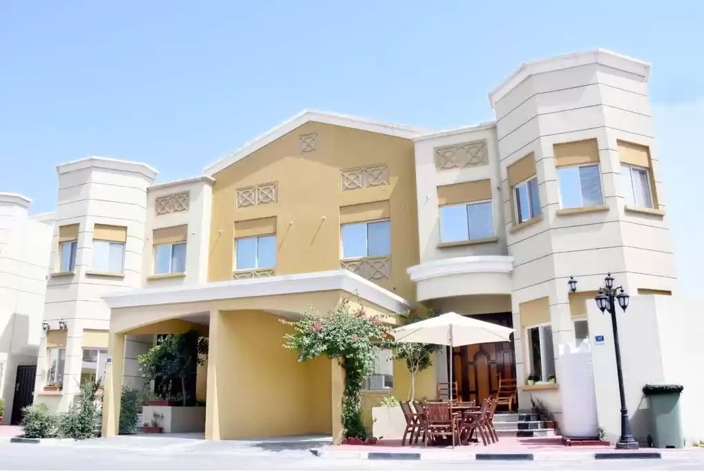 Residential Ready Property 4 Bedrooms U/F Villa in Compound  for rent in Al Sadd , Doha #16897 - 1  image 