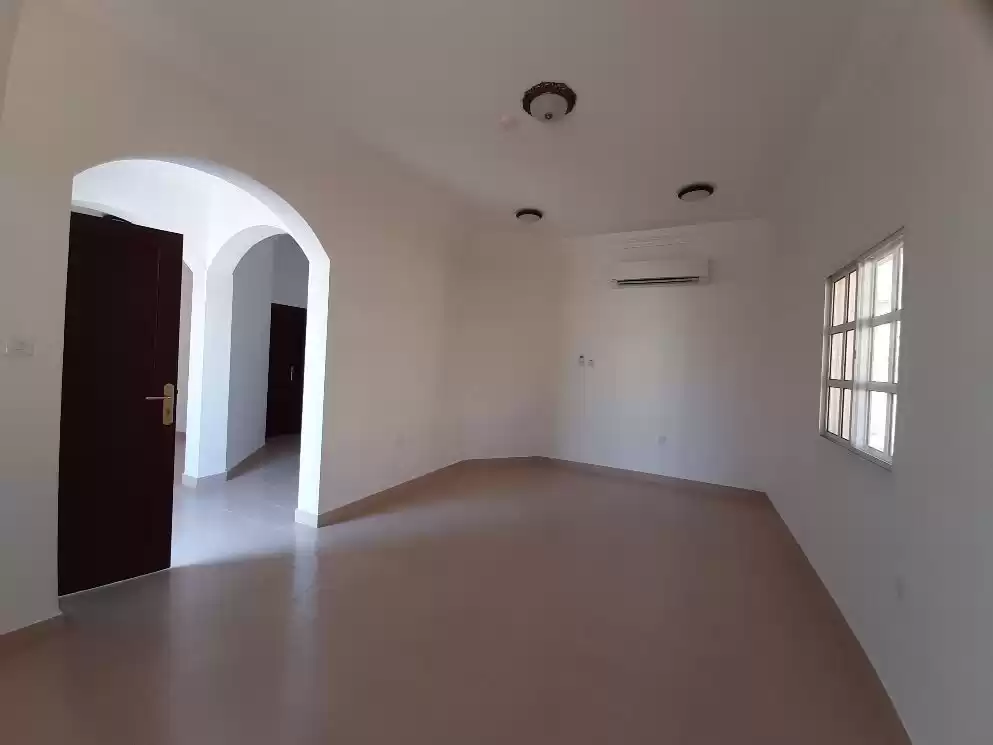 yerleşim Hazır Mülk 3 yatak odası U/F Site İçinde Villa  kiralık içinde Al Sadd , Doha #16898 - 1  image 