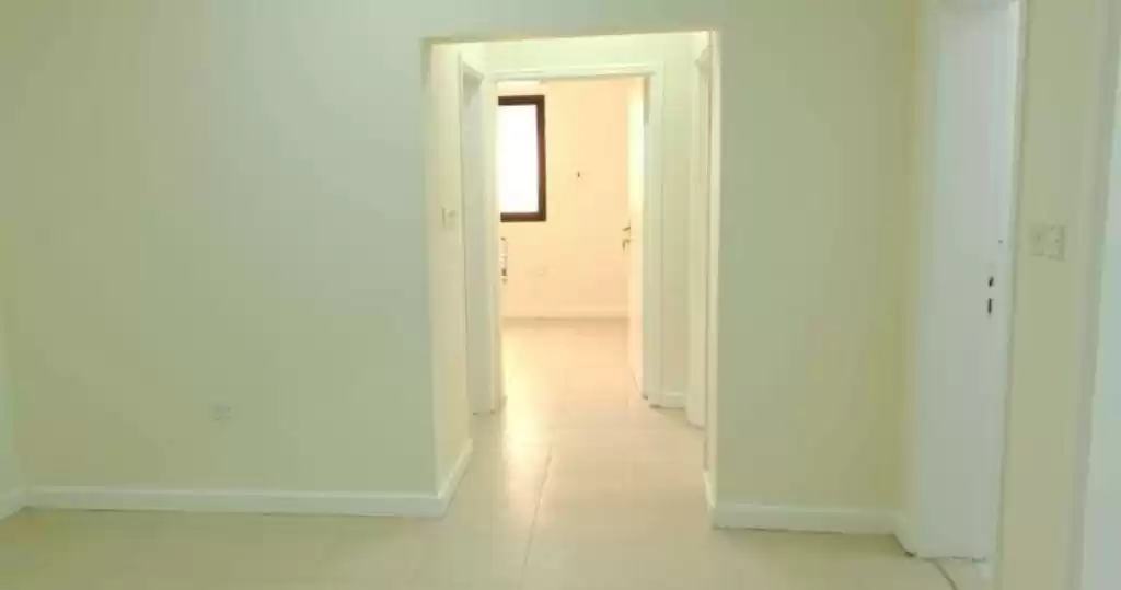 Wohn Klaar eigendom 2 Schlafzimmer U/F Wohnung  zu vermieten in Al Sadd , Doha #16910 - 1  image 