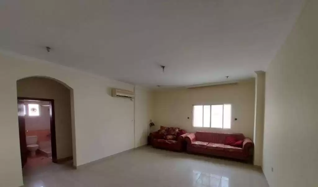 Жилой Готовая недвижимость 2 спальни Н/Ф Квартира  в аренду в Аль-Садд , Доха #16913 - 1  image 